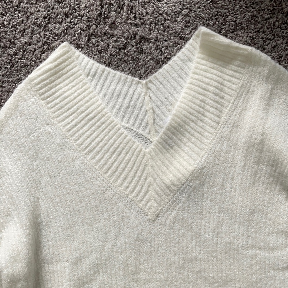 H&M White V-neck Sweater